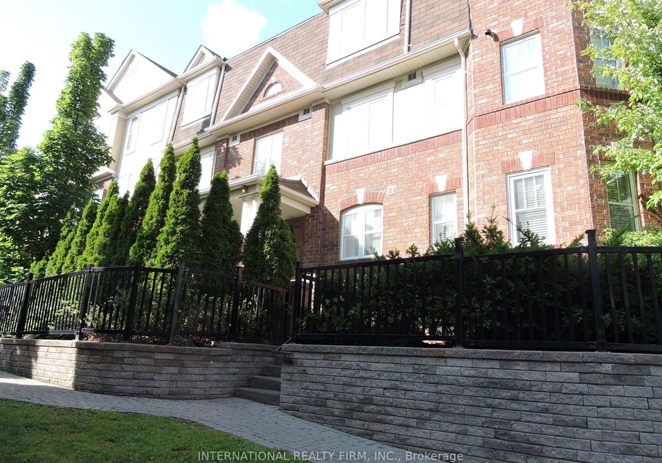 710-neighbourhood-circle-mississauga-ontario-w13576524