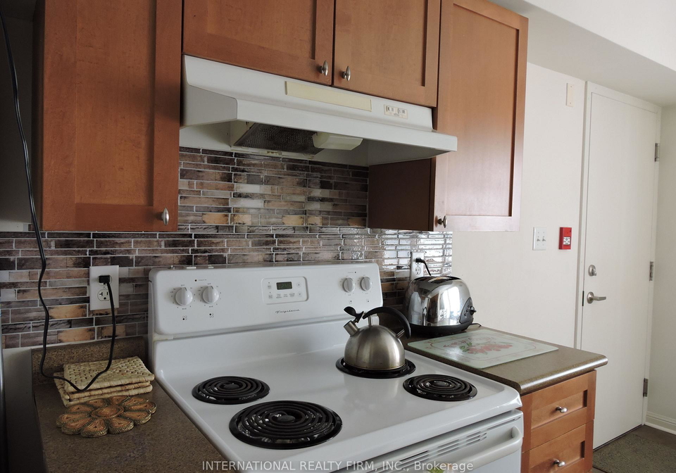 710-neighbourhood-circle-mississauga-ontario-w13576524