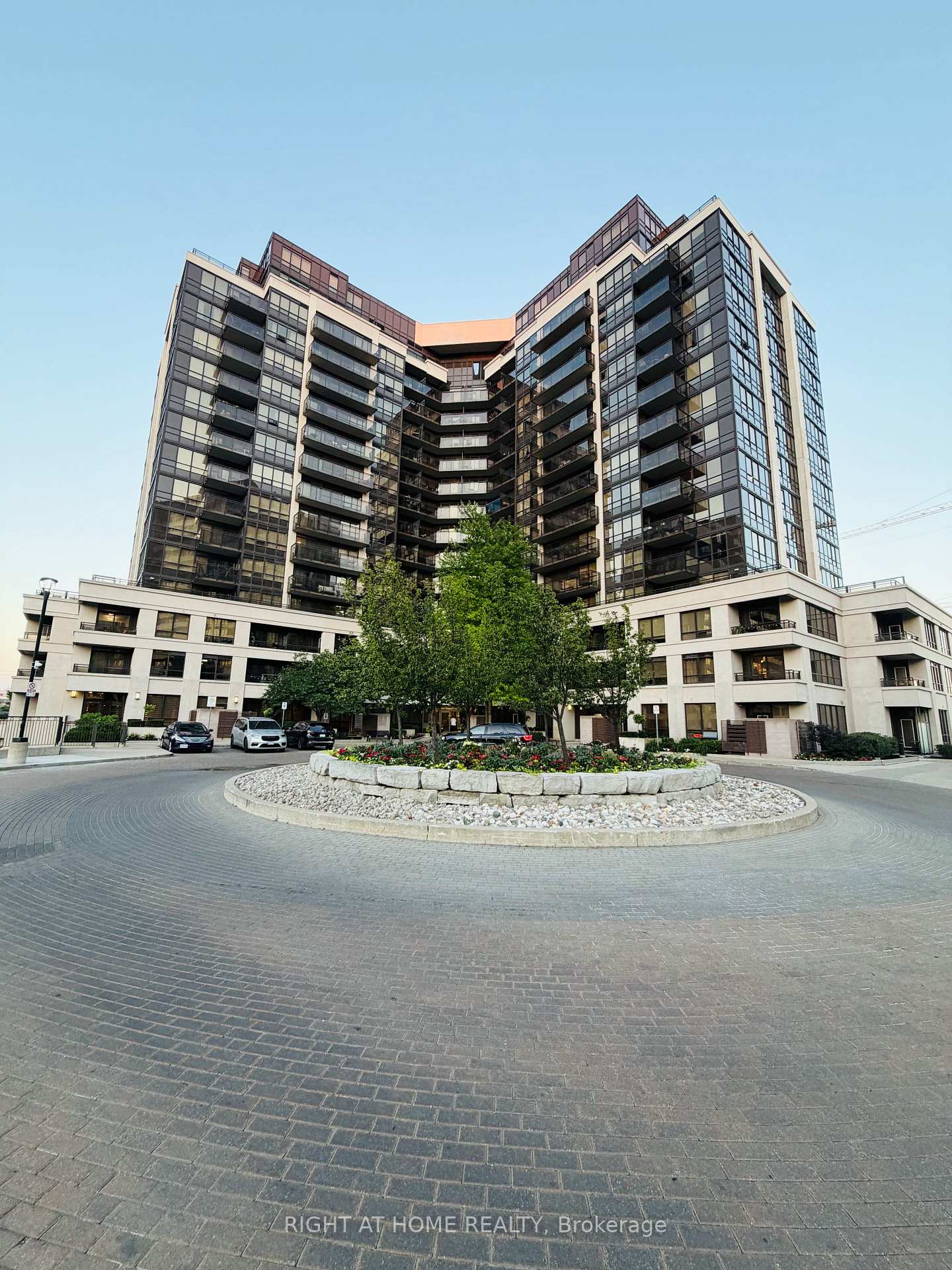 1060-sheppard-avenue-w-toronto-york-ontario-w13577152