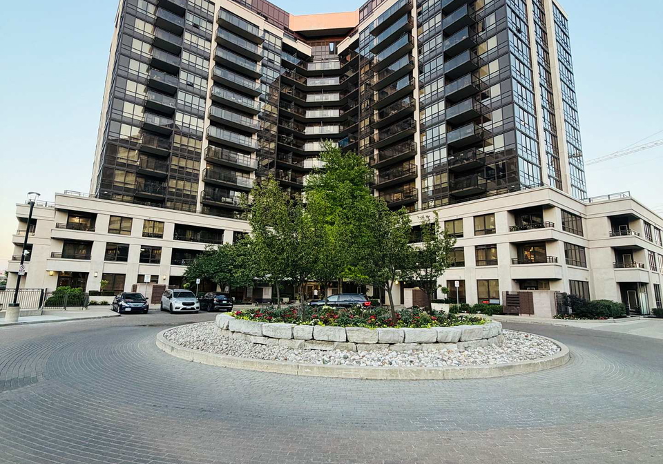 1060-sheppard-avenue-w-toronto-york-ontario-w13577152