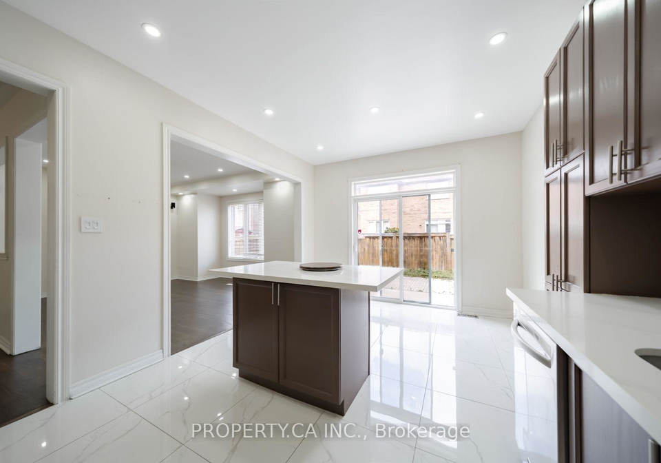 75-iron-block-drive-brampton-ontario-w13577792