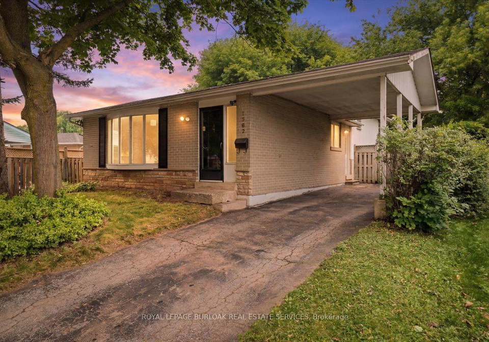 1262-aldridge-crescent-burlington-ontario-w13578008