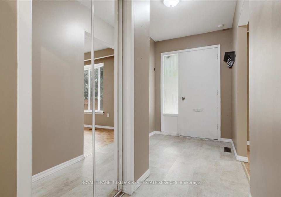 1262-aldridge-crescent-burlington-ontario-w13578008