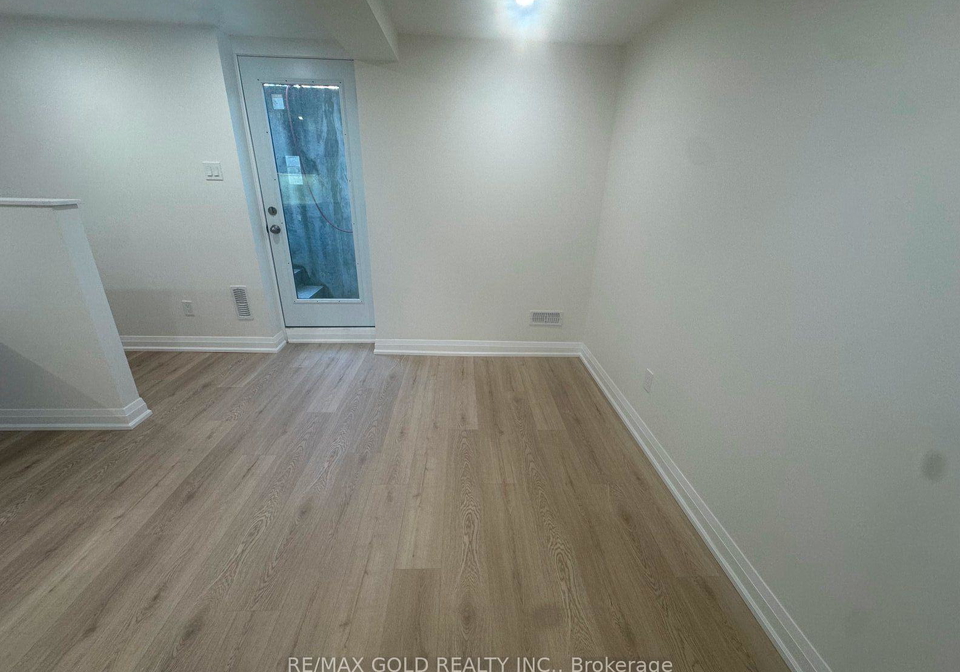 18-hullen-crescent-toronto-etobicoke-ontario-w13578014