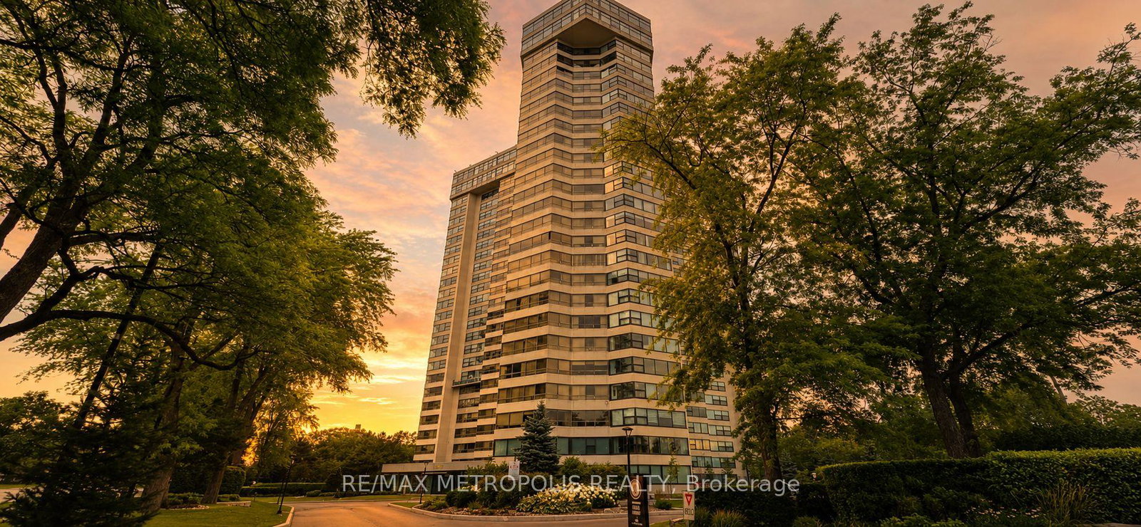 1300-bloor-street-mississauga-ontario-w13578496