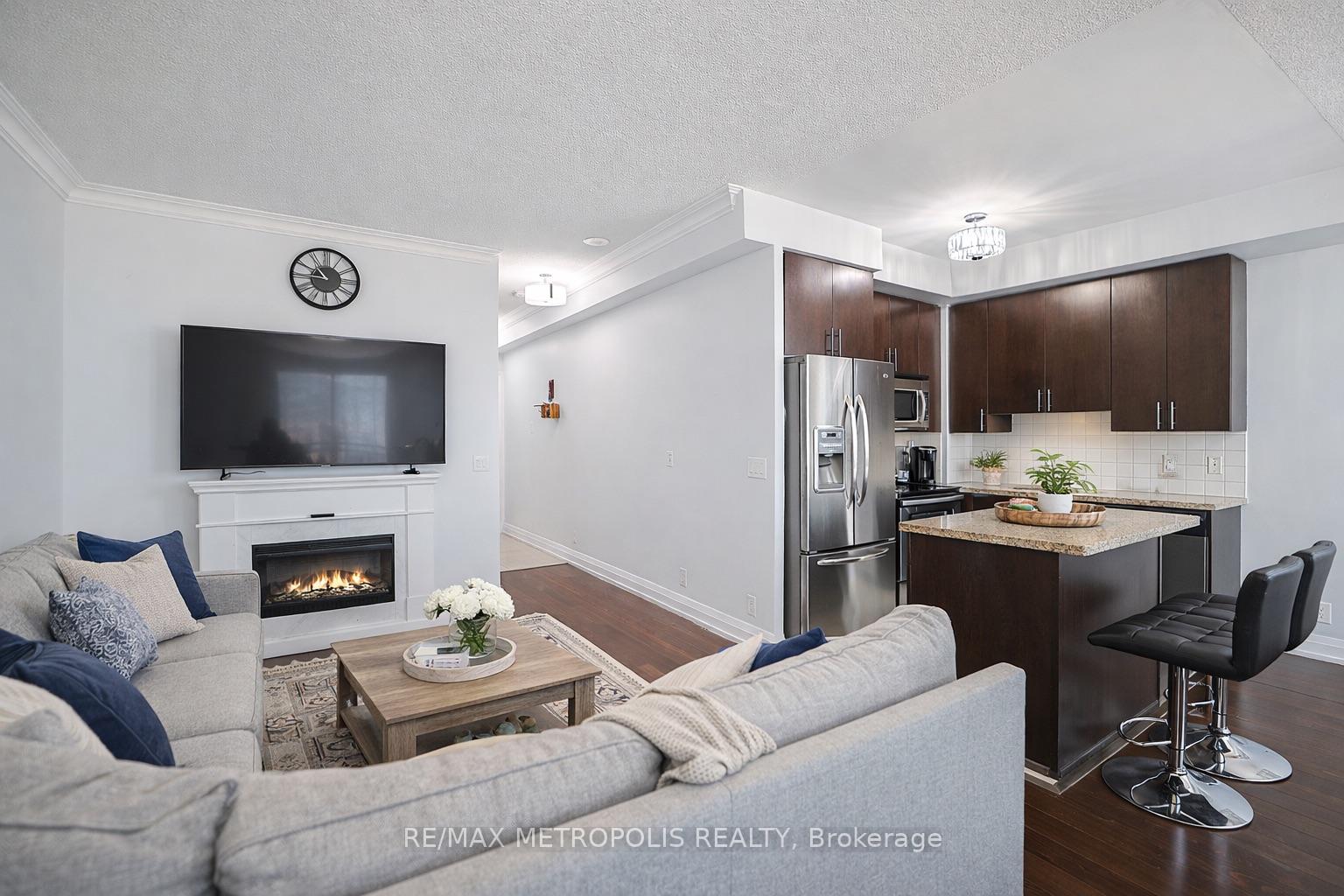 1070-sheppard-avenue-w-toronto-york-ontario-w13578696