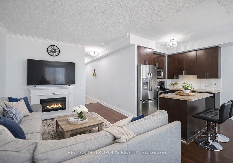 1070-sheppard-avenue-w-toronto-york-ontario-w13578696