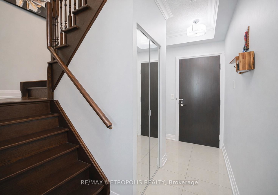 1070-sheppard-avenue-w-toronto-york-ontario-w13578696