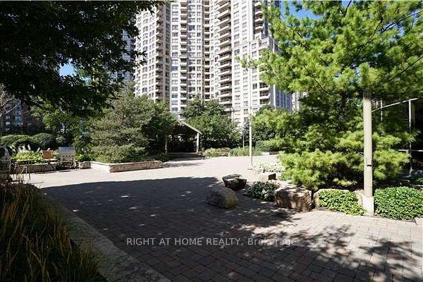 310-burnhamthorpe-road-w-mississauga-ontario-w13578774