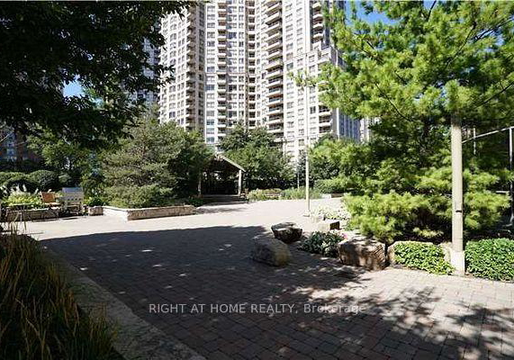 310-burnhamthorpe-road-w-mississauga-ontario-w13578774
