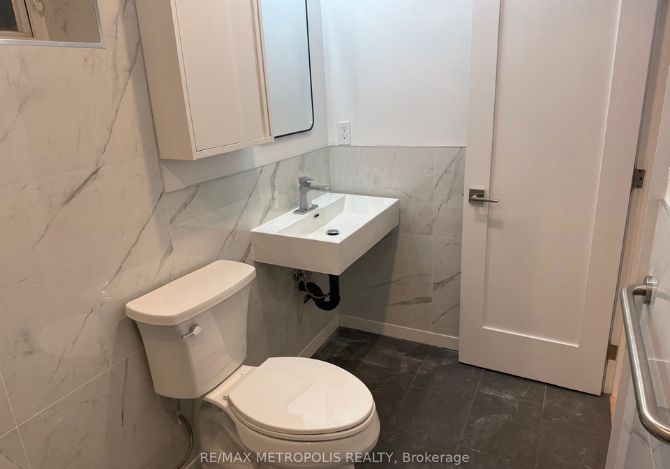 14-stephen-drive-toronto-etobicoke-ontario-w13578800
