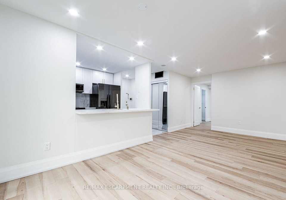 285-enfield-place-mississauga-ontario-w13578832