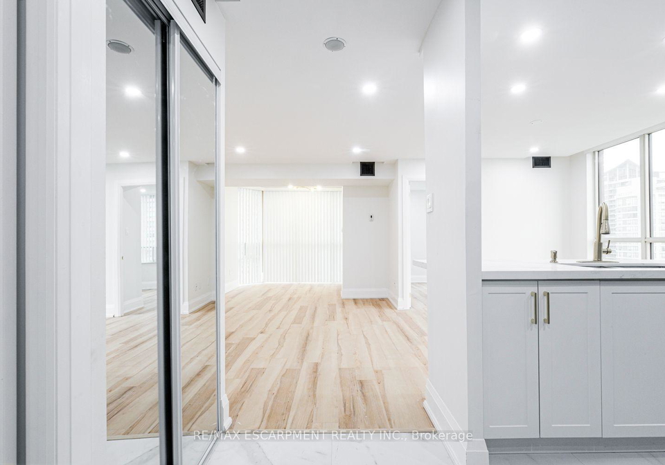 285-enfield-place-mississauga-ontario-w13578832