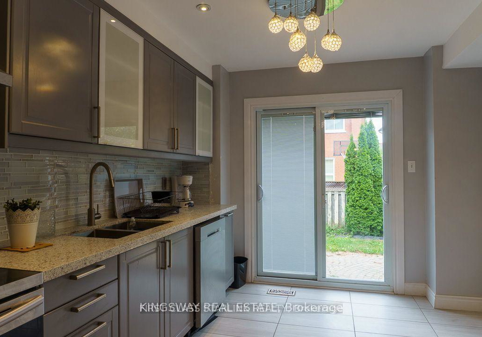 1048-charminster-crescent-mississauga-ontario-w13578966