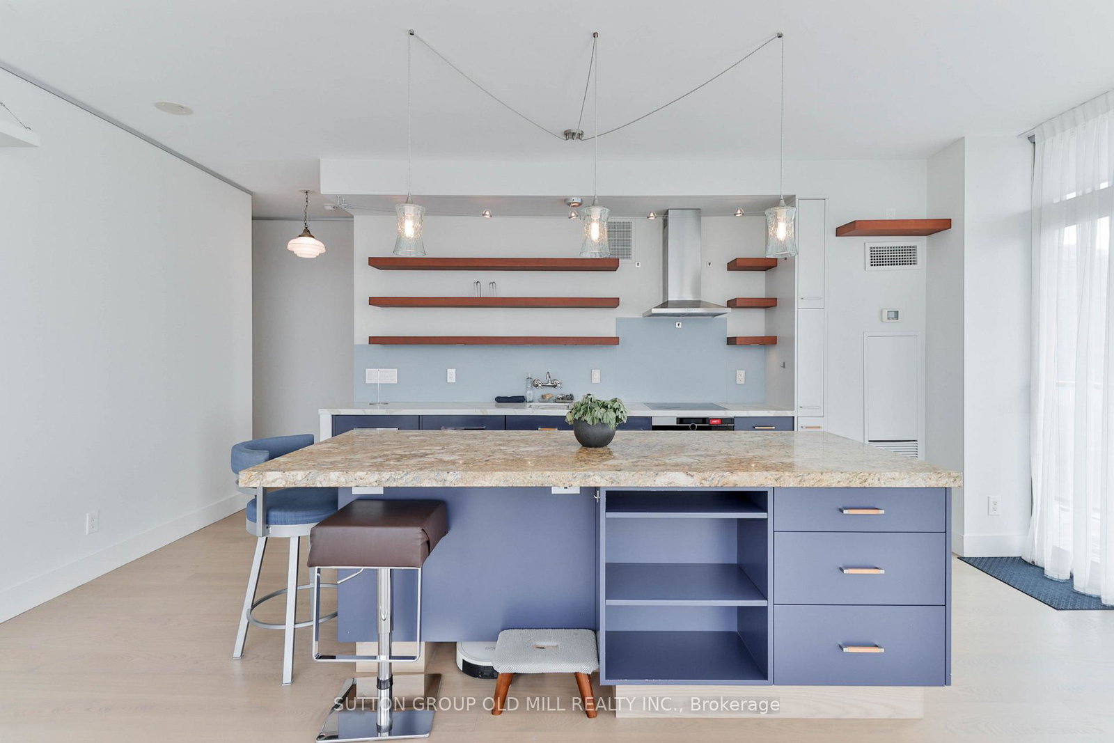 105-the-queensway-toronto-toronto-ontario-w13579092