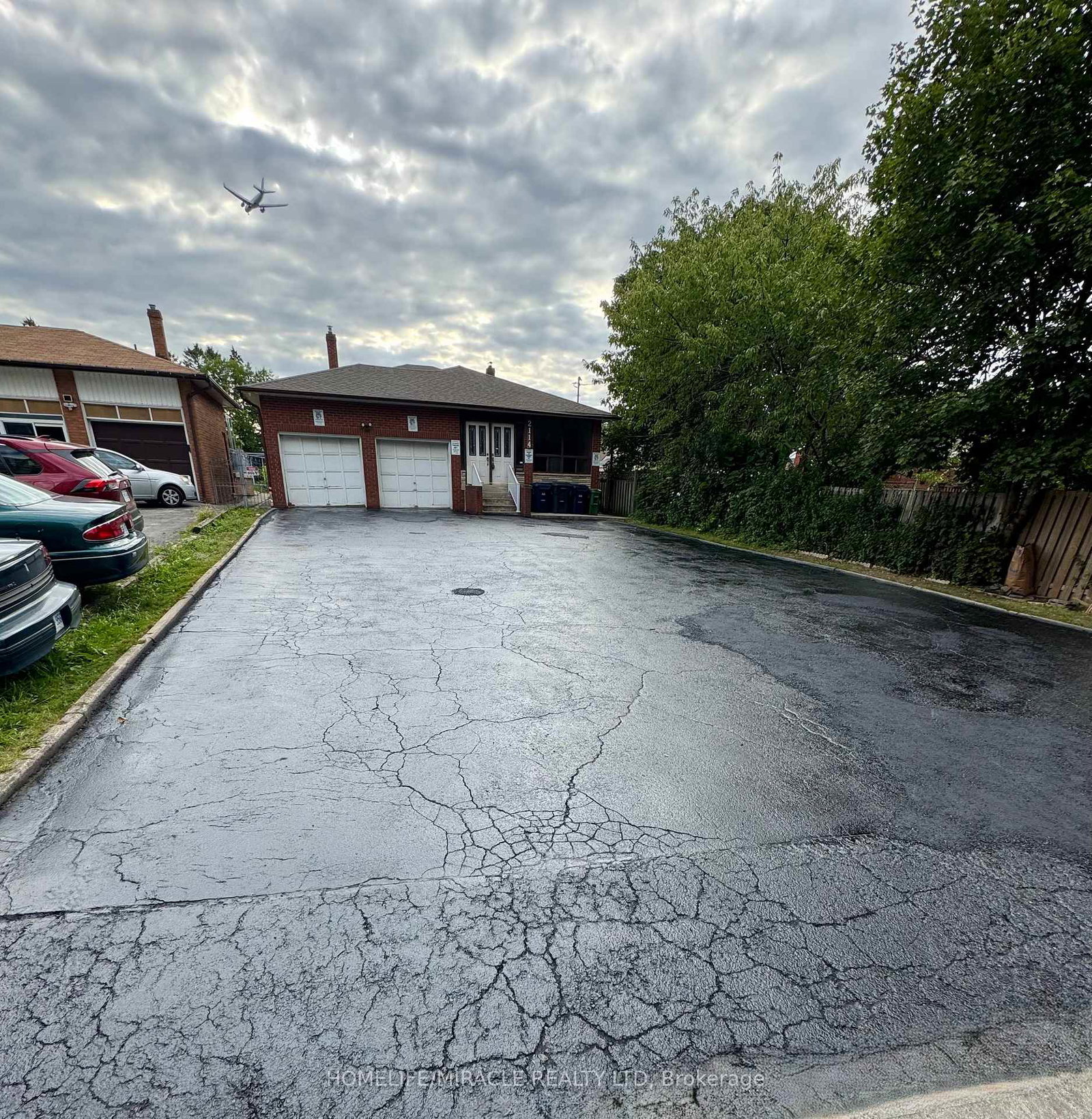 2114-islington-avenue-toronto-etobicoke-ontario-w13579102