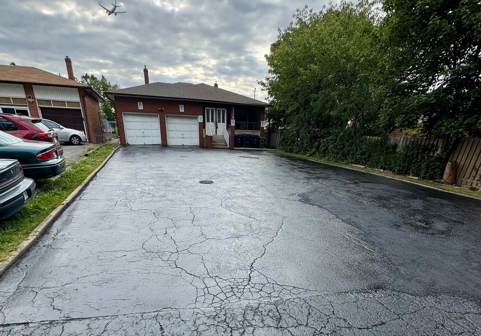 2114-islington-avenue-toronto-etobicoke-ontario-w13579102