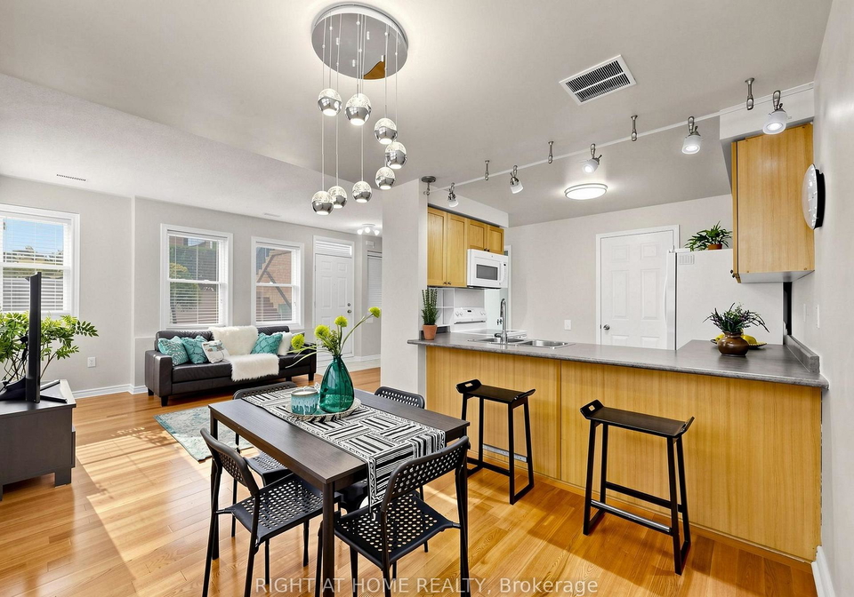 760-lawrence-avenue-w-toronto-north-york-ontario-w13579712