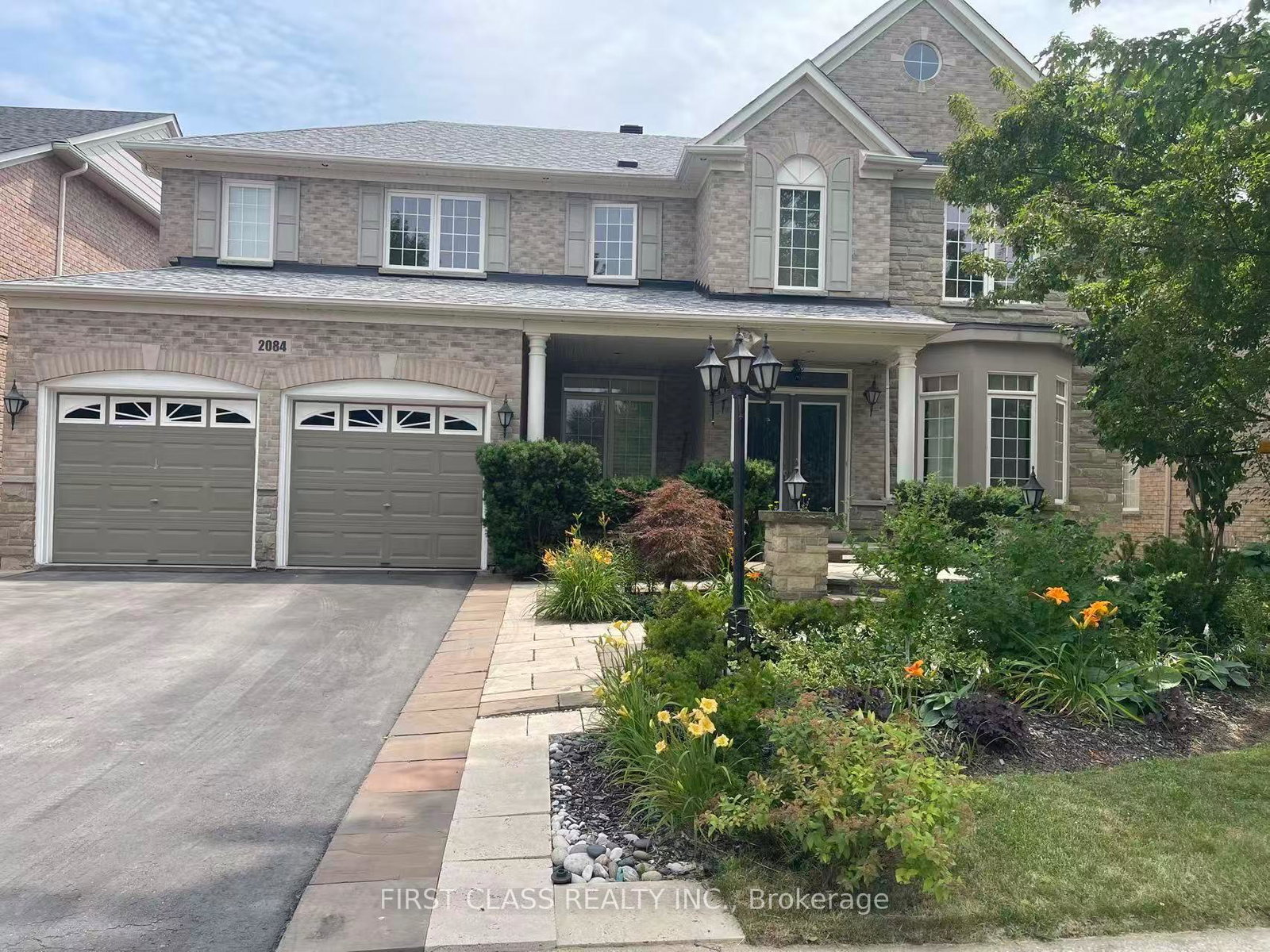 2084-bingley-crescent-oakville-ontario-w13579968