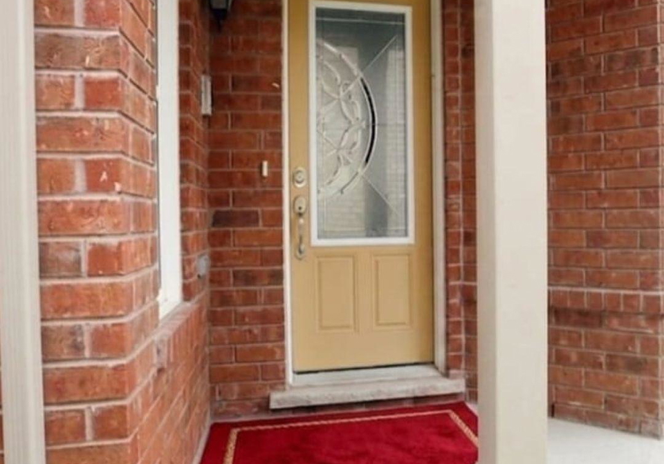 7-biddens-square-brampton-ontario-w13580578