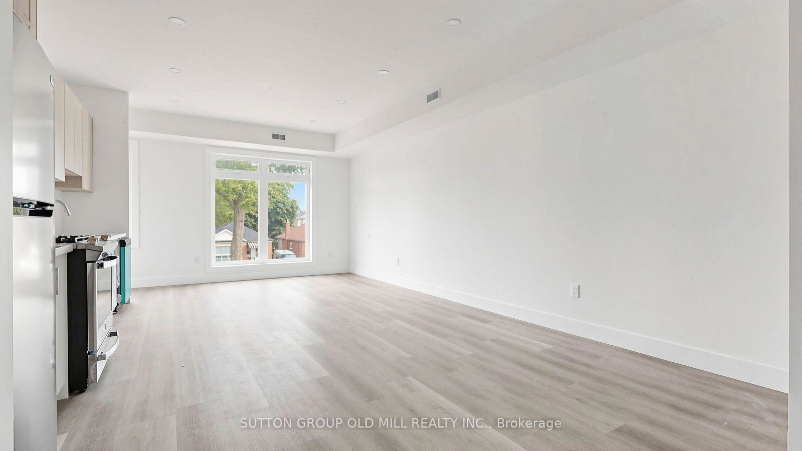1927-lawrence-avenue-w-toronto-north-york-ontario-w13581866