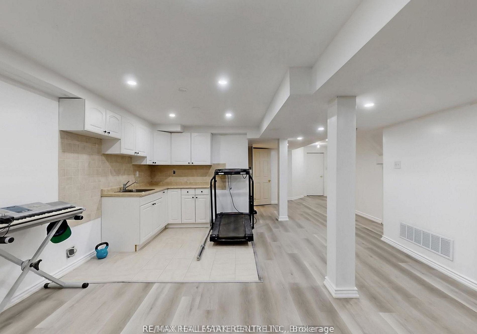 671-deckhouse-court-mississauga-ontario-w13581918