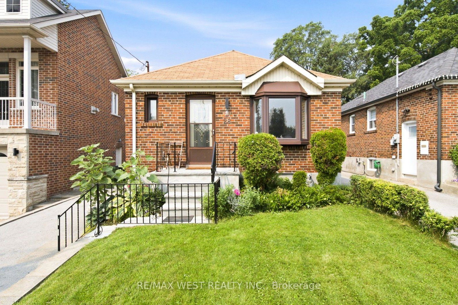 28-aldgate-avenue-toronto-etobicoke-ontario-w13582992
