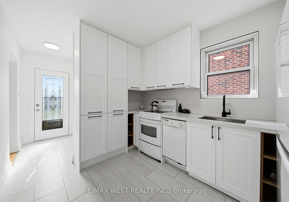 28-aldgate-avenue-toronto-etobicoke-ontario-w13582992