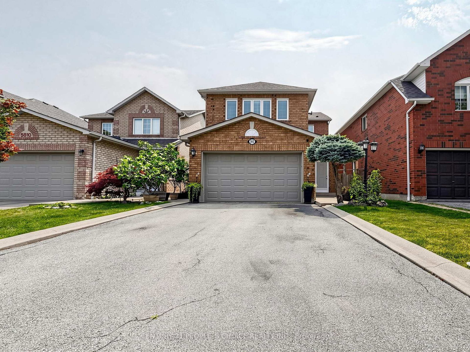 5812-sidmouth-street-mississauga-ontario-w13583176