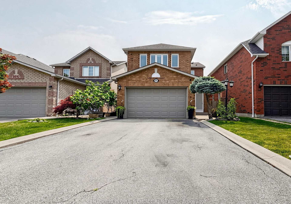 5812-sidmouth-street-mississauga-ontario-w13583176