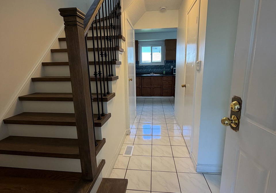 730-queensbridge-drive-mississauga-ontario-w13584114