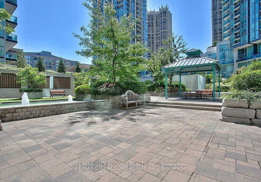 220-burnhamthorpe-road-w-mississauga-ontario-w13584354