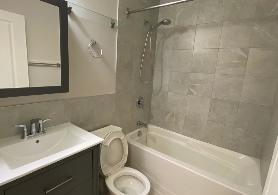 5-paisley-boulevard-e-mississauga-ontario-w13584902