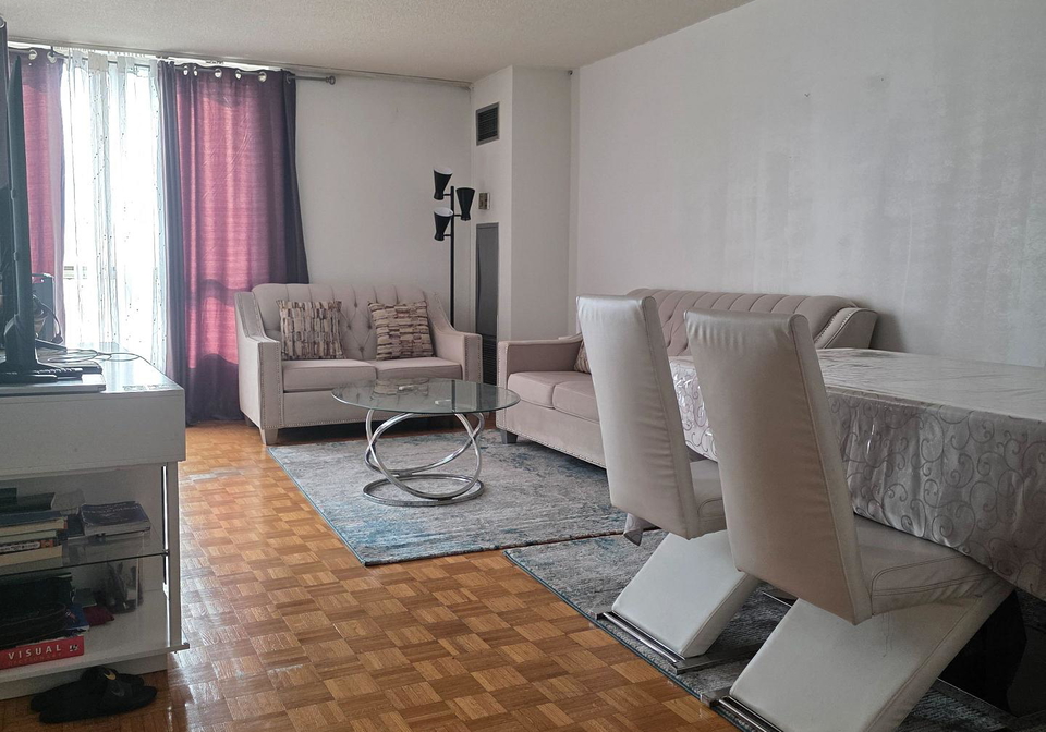 2470-eglinton-avenue-w-toronto-north-york-ontario-w13585152