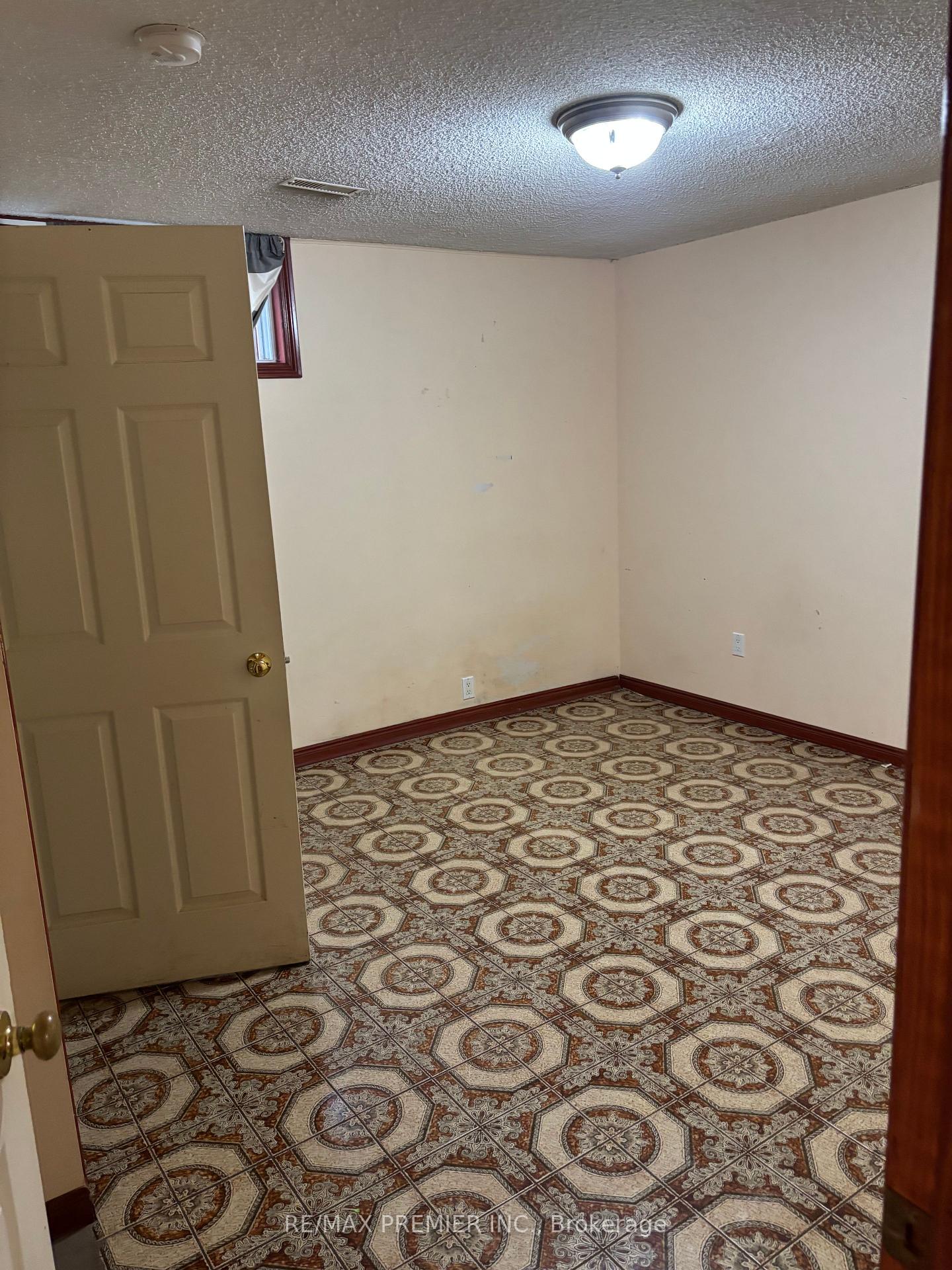 37-irwin-road-toronto-etobicoke-ontario-w13585178