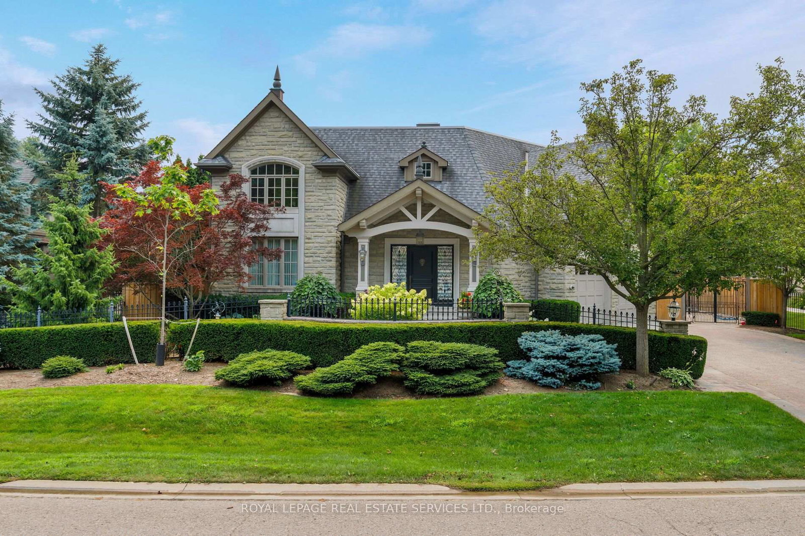 70-shorewood-place-oakville-ontario-w13585382