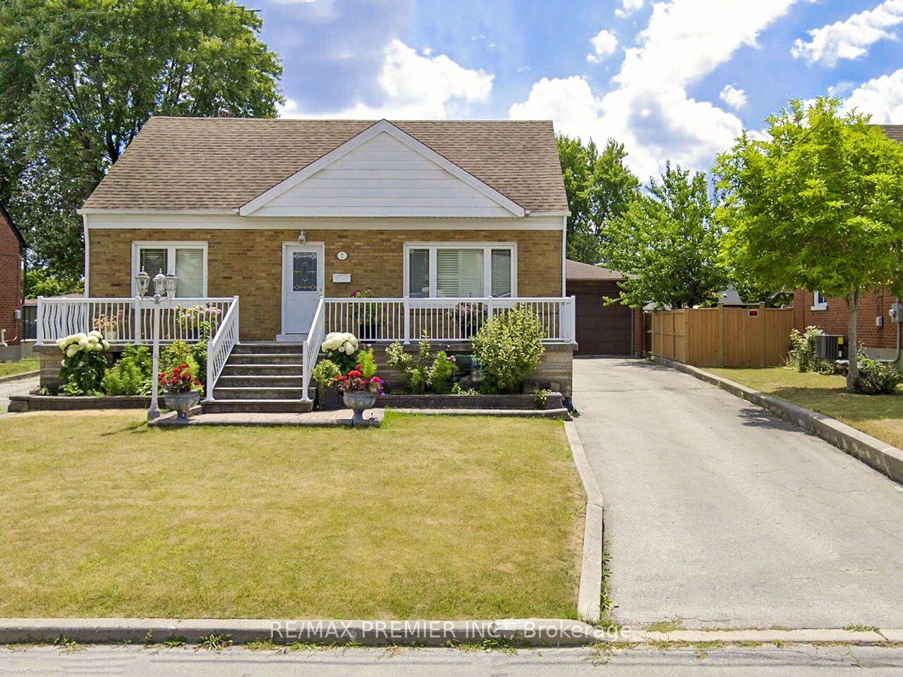 7-mayall-avenue-toronto-york-ontario-w13586030