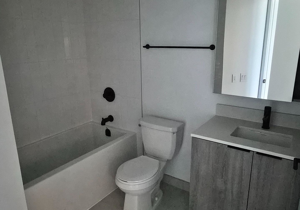 2495-eglinton-avenue-w-mississauga-ontario-w13586204