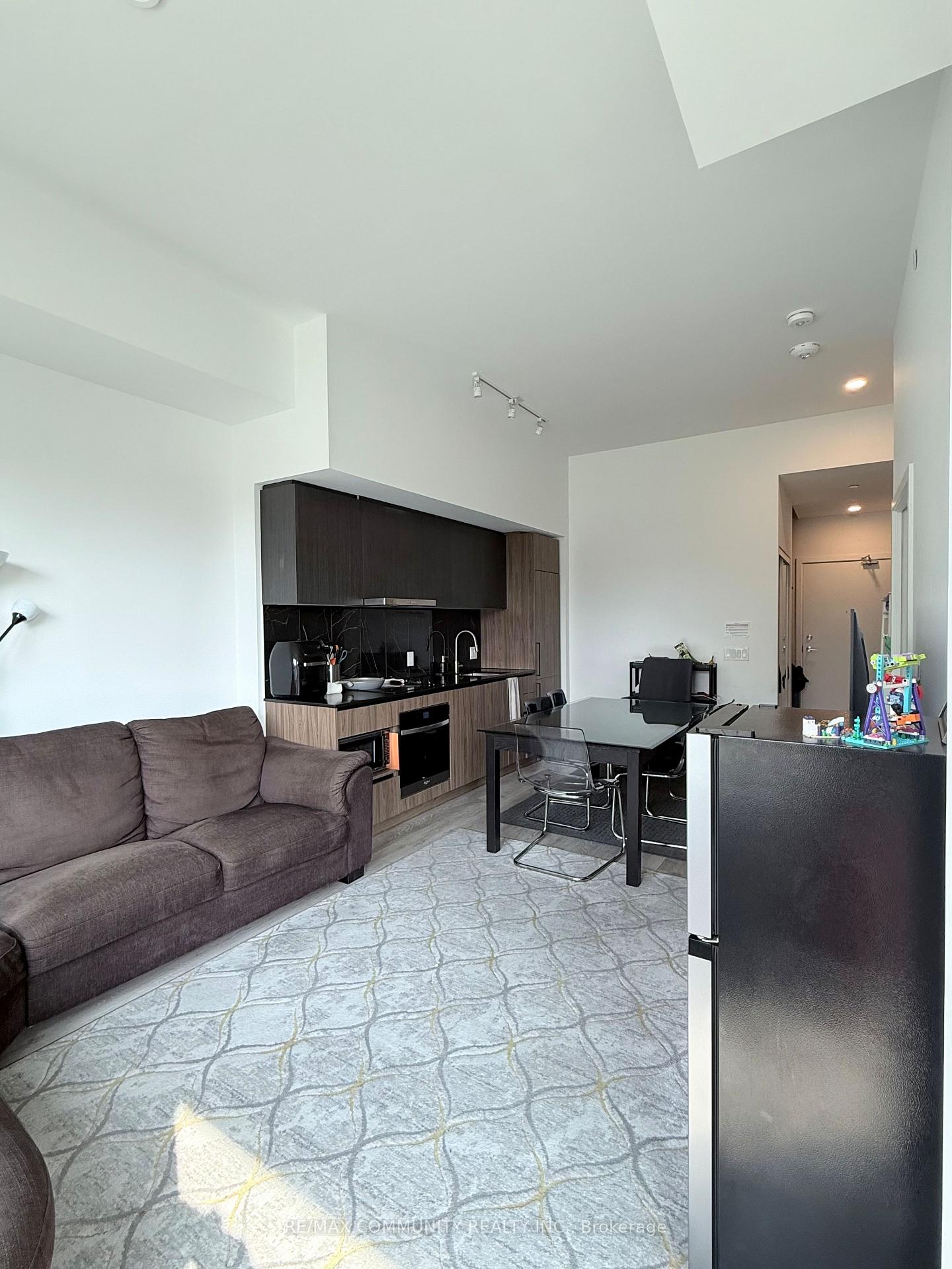 1100-sheppard-avenue-w-toronto-york-ontario-w13586346