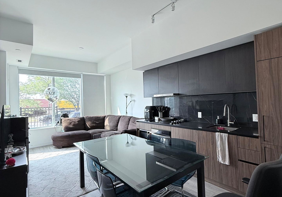 1100-sheppard-avenue-w-toronto-york-ontario-w13586346