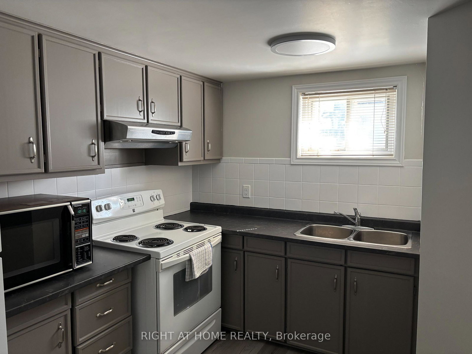 41-deerhurst-avenue-toronto-north-york-ontario-w13587456