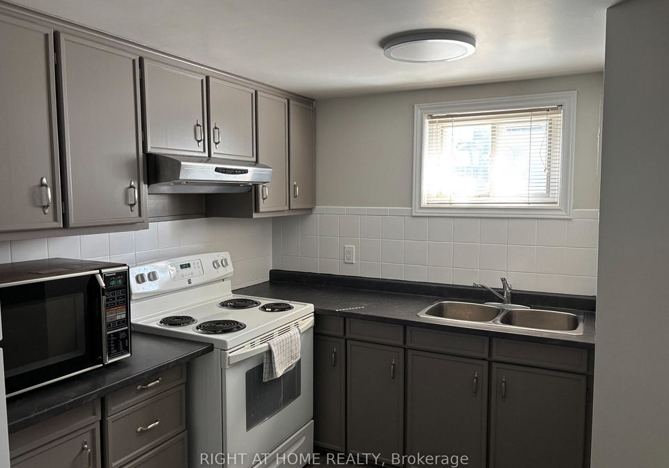 41-deerhurst-avenue-toronto-north-york-ontario-w13587456