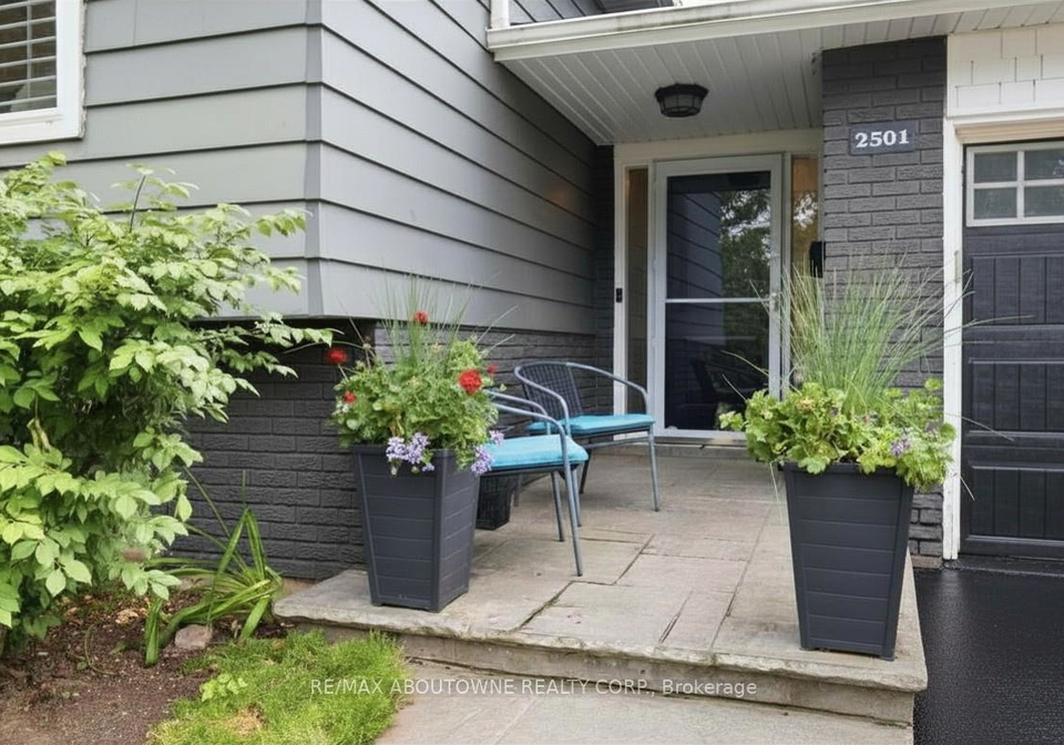 2501-yarmouth-crescent-oakville-ontario-w13587858