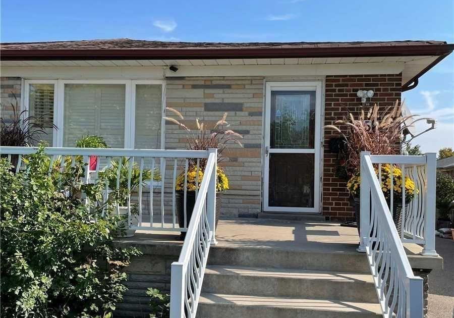 65-dellbrook-crescent-toronto-york-ontario-w13588642