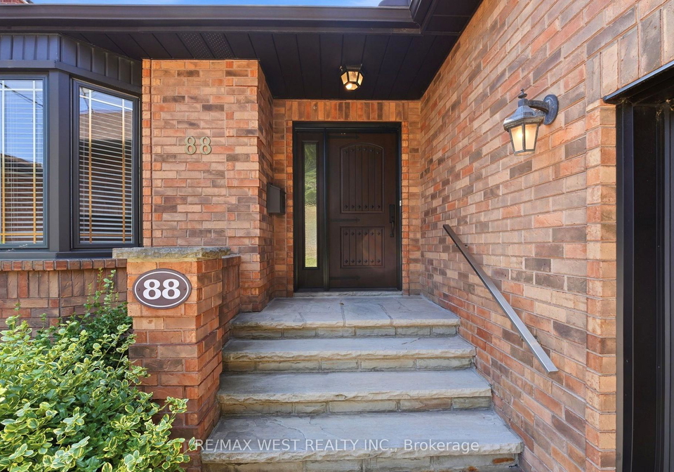 88-riverdale-drive-toronto-etobicoke-ontario-w13588710