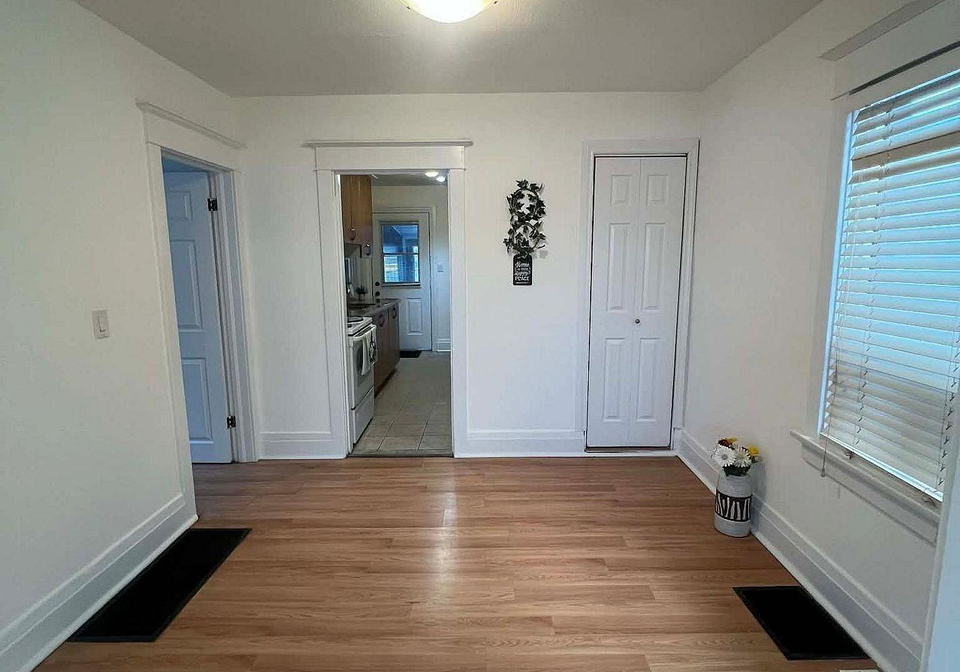 12-mahoney-avenue-toronto-north-york-ontario-w13589034