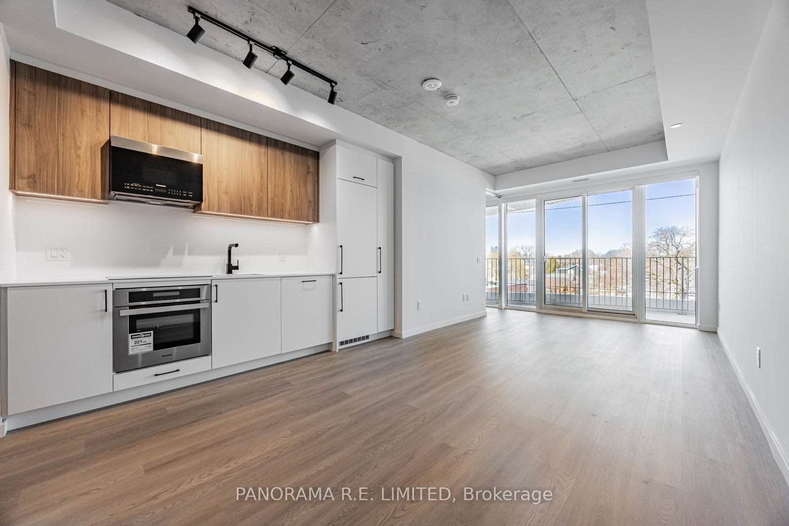 689-the-queensway-toronto-etobicoke-ontario-w13589098
