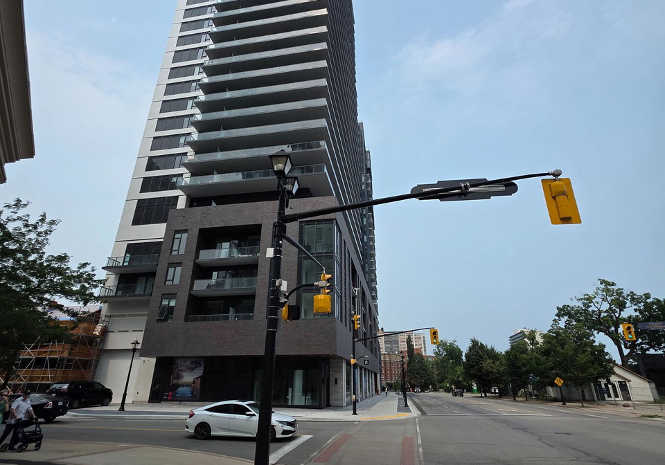 2075-lakeshore-road-burlington-ontario-w13589670