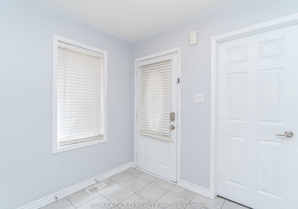 102-leadenhall-road-brampton-ontario-w13590234