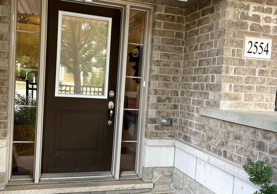 2554-grand-oak-trail-oakville-ontario-w13591054